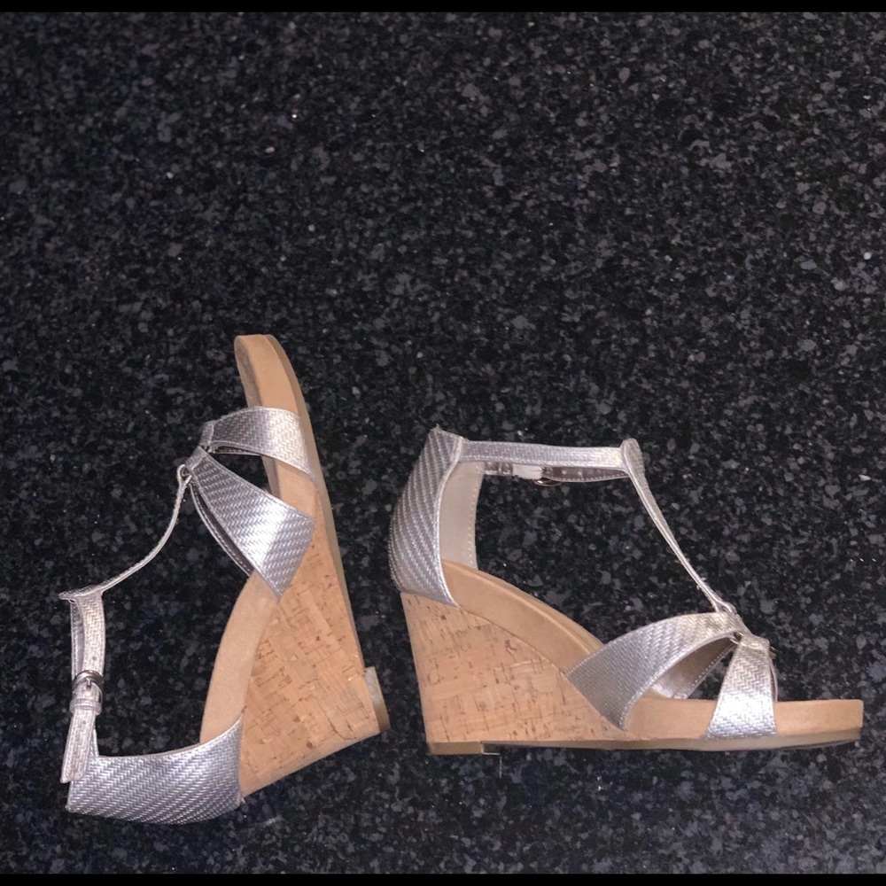 Aerosoles Silver Wedge Sandal 7